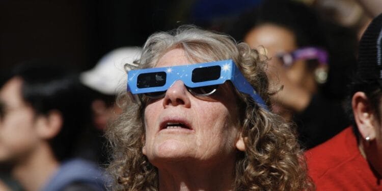 Once-in-a-lifetime solar eclipse has Netherlanders over the moon