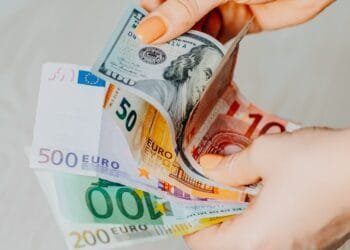 Contant geld steeds minder welkom: nergens in de EU wordt contant geld zo vaak geweigerd als in Nederland