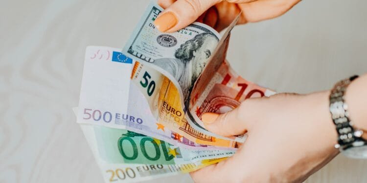 Contant geld steeds minder welkom: nergens in de EU wordt contant geld zo vaak geweigerd als in Nederland