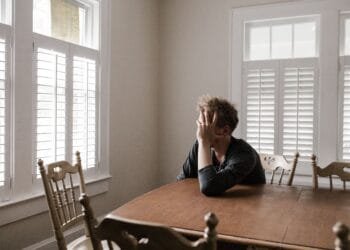 De Financiële fout van Carlos (37): ‘Ik huurde voor de liefde een groter appartement, maar bleef na de breuk met alle kosten zitten’