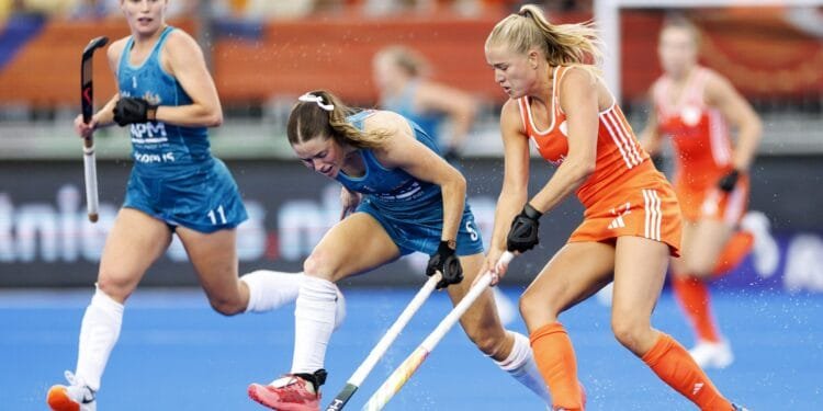 Dutch men face Argentina in World Cup hockey, women win again