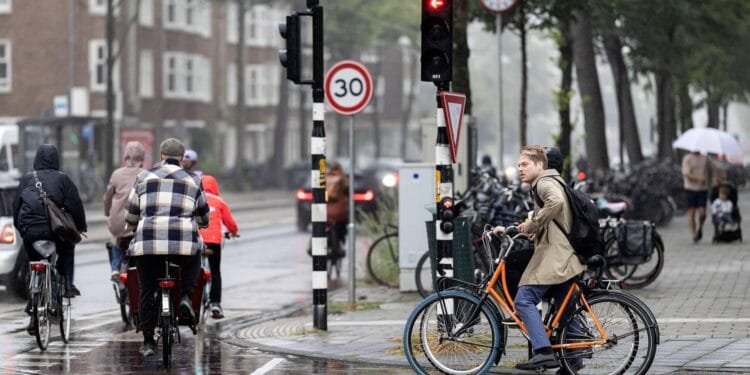 Rijkswaterstaat: regen geeft verlichting, herstel duurt maanden