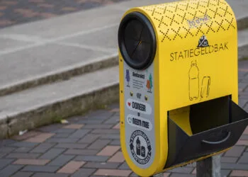 Criminals cashing in on black market for non-deposit cans