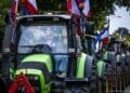 Boeren aangekomen bij provinciehuis in Assen