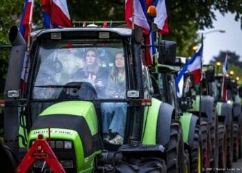 Boeren aangekomen bij provinciehuis in Assen