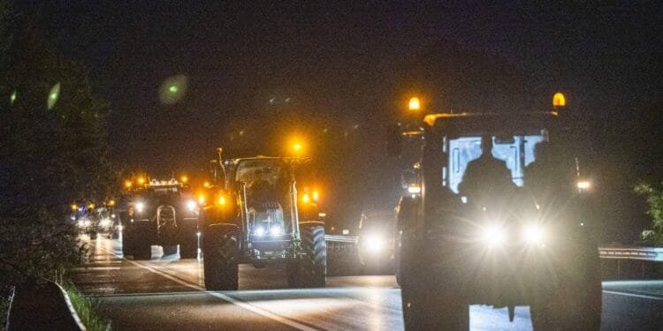 Politie: toch geen bekeuringen voor boeren die op A31 reden