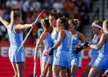 Hockeysters op WK naar halve finale na zege op India