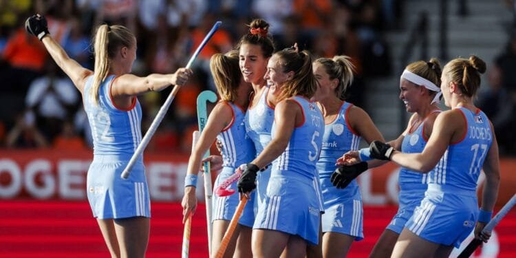 Hockeysters op WK naar halve finale na zege op India