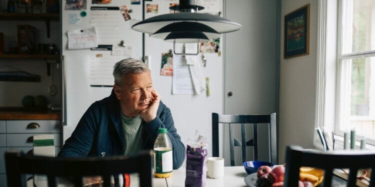Jan (60) werd 30 jaar emotioneel en fysiek mishandeld door zijn vrouw: ‘Ik dacht steeds: zo erg is het toch niet?’