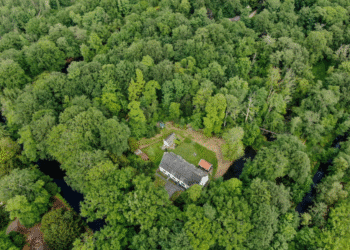 Voor 925.000 euro woon je op het landgoed van koning Willem-Alexander in dit huis uit 1700