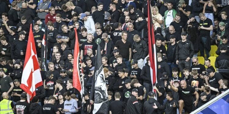 Feyenoord neemt na vuurwerkgeweld geen fans mee naar NEC en PEC