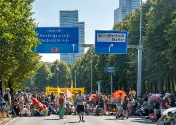 Cabinet and mayors agree to prosecute motorway protesters