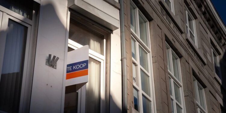 Home buyers file nearly 1,000 complaints over unfair bidding