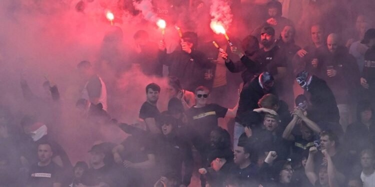 Feyenoord heeft tientallen mensen in beeld na vuurwerkgeweld