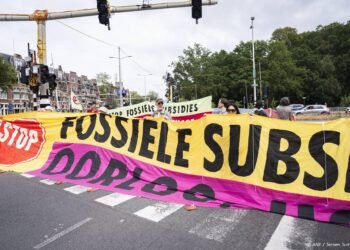 XR blokkeert opnieuw snelweg Utrechtsebaan in Den Haag