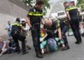 Nog vier mensen vast na XR-demonstratie op A12 in Den Haag
