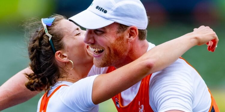 Goud op WK roeien voor niet-olympische gemengde dubbeltwee