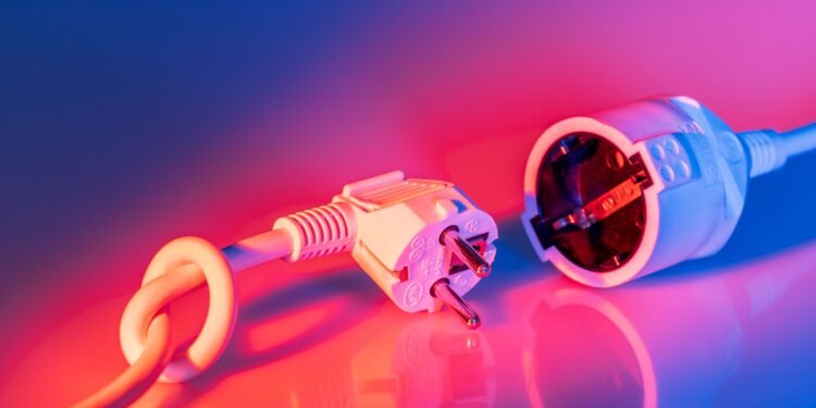 Huishoudens die nu een vast energiecontract afsluiten, zijn 600 euro duurder uit dan 6 maanden geleden