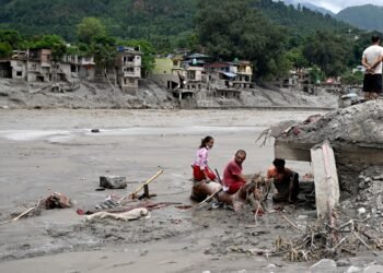 Meisje van 6 na 60 uur nog uit de modder van Nepal gered, aantal vermiste mensen bijgesteld naar ruim 4200
