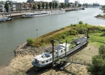 Dutch houseboat owners left high and dry by falling river levels