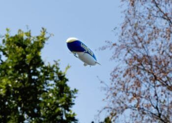 German zeppelin takes to Dutch skies to measure air pollution