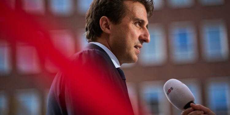 Budget talks offer no clear route to majority for Dutch cabinet