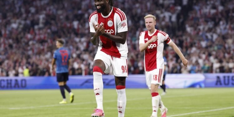 Ajax verslaat Sion en staat in hoofdtoernooi Conference League