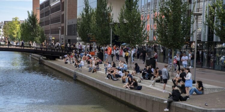 Foreign students beneficial to Dutch economy, CPB says