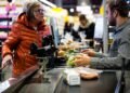Boodschappen nét goedkoper, maar experts waarschuwen voor omslag: ‘Vanaf november weer duurder’