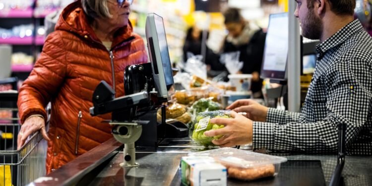 Boodschappen nét goedkoper, maar experts waarschuwen voor omslag: ‘Vanaf november weer duurder’