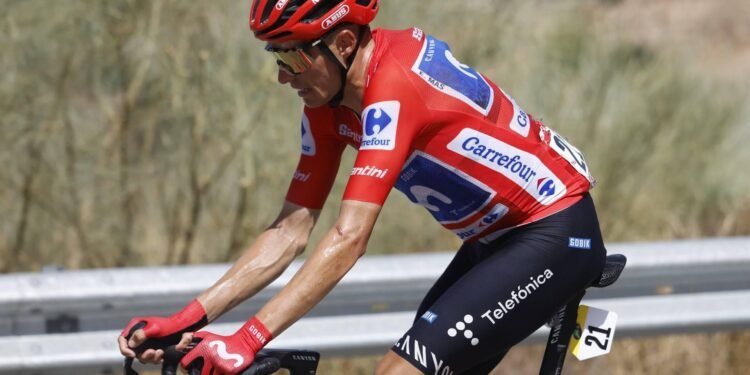 Rodetruidrager Mas pakt tijd op concurrenten in bergrit Vuelta