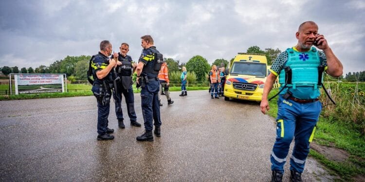 Een gewonde agent Overasselt weer thuis, andere van ic af