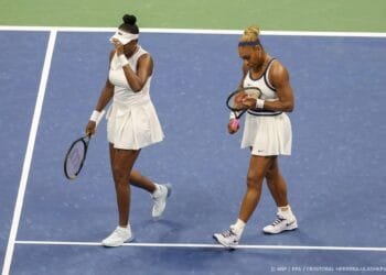 Venus en Serena Williams uitgeschakeld in dubbelspel US Open