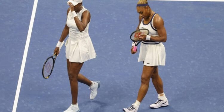 Venus en Serena Williams uitgeschakeld in dubbelspel US Open