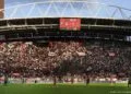 FC Utrecht – Go Ahead Eagles tijdelijk gestaakt om vuurwerk