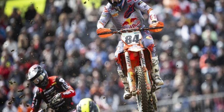 Motorcrosser Herlings pakt derde wereldtitel in MXGP