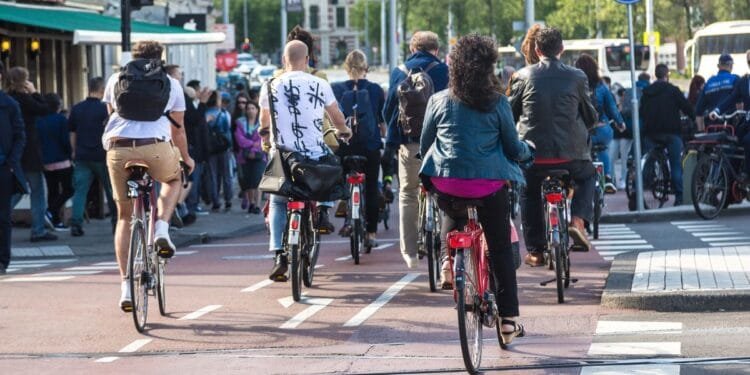 Younger generations mostly richer than their parents: CBS