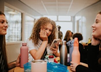 Stanford test 6 waarschuwingen voor social media: opvallend genoeg werkt ‘verslaving’ amper