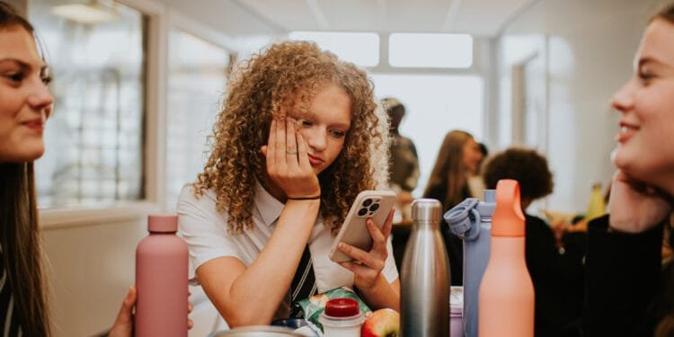 Stanford test 6 waarschuwingen voor social media: opvallend genoeg werkt ‘verslaving’ amper