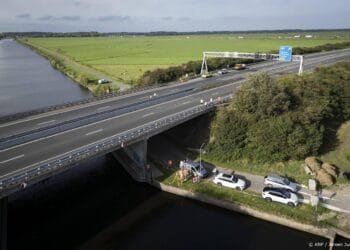 Veiligheid Hardenbergerbrug niet te garanderen, A28 blijft dicht