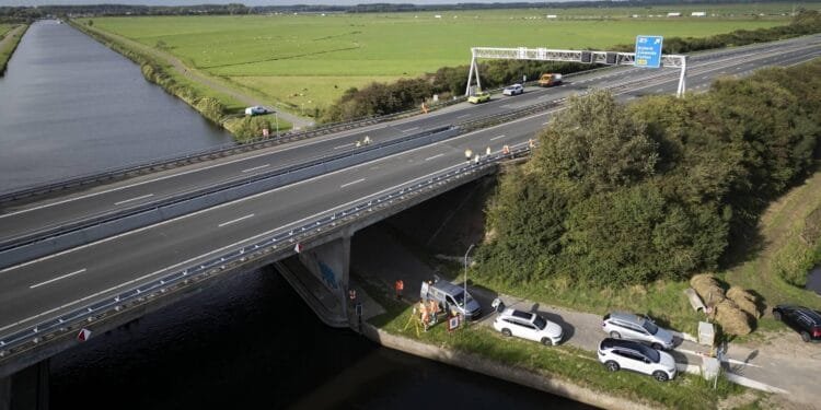 Veiligheid Hardenbergerbrug niet te garanderen, A28 blijft dicht