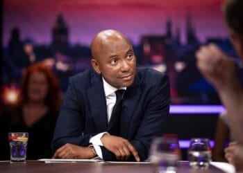 Podcast-journalisten over Humberto Tan, die op z’n 60ste weer vader wordt: ‘Haar wens, toch?’