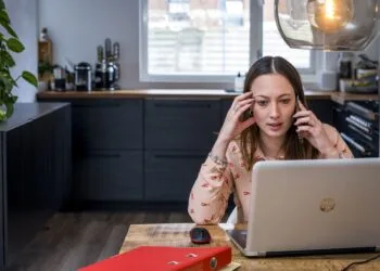 Stelling van de dag: ‘Werkgevers moeten werknemers kunnen verplichten om op kantoor te werken’