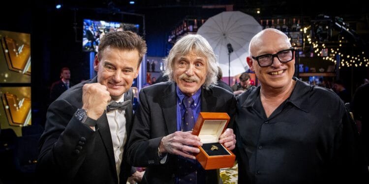 Johan Derksen vindt VI de Pogačar van de Televizier-Ring: ‘Als we meedoen winnen we’