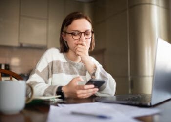 Selma (45) in Opgebiecht: ‘Mijn baas weet niets van mijn vacature-alert’