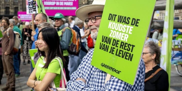 Dam stroomt vol met deelnemers klimaatmars