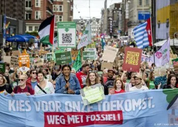 Organisatie: tienduizenden deelnemers aan klimaatmars Amsterdam