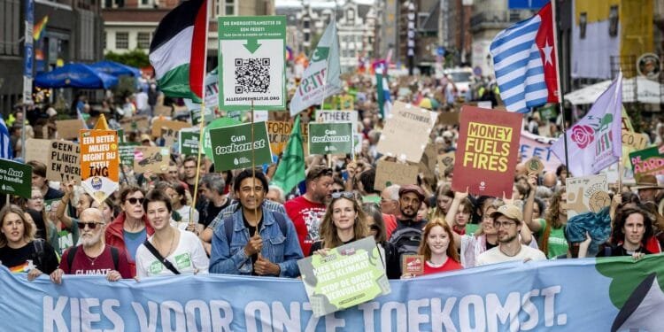 Organisatie: tienduizenden deelnemers aan klimaatmars Amsterdam