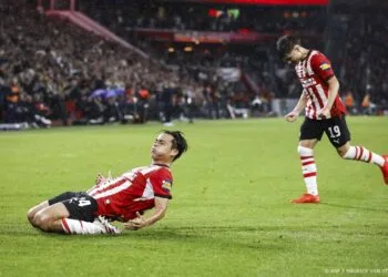 PSV verovert koppositie Eredivisie na thuiszege op Sparta