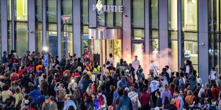 Unrest in Rotterdam after man dies in mistaken arrest